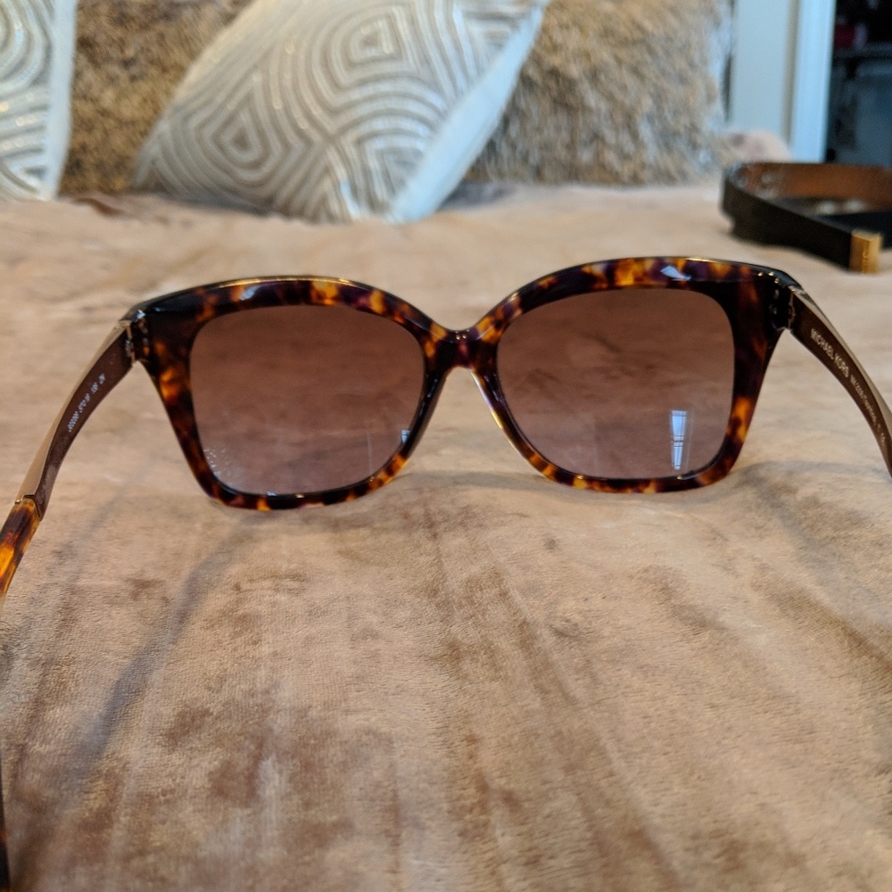 Authentic Michael Kors sunglasses - Picture 3 of 5